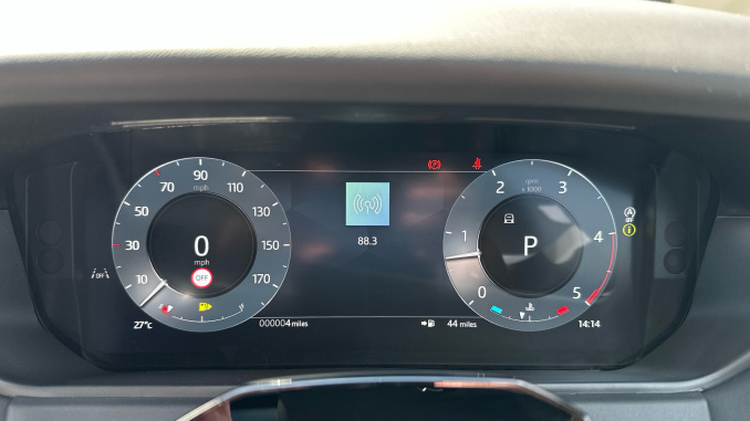 Land Rover Range Rover Velar 3.0 D300 MHEV Belgravia Edition 5dr Auto Diesel Estate - Image 16